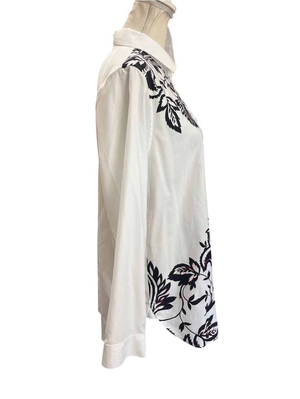 Chico’s Size 2 US 12 White Black Floral Tunic Button Down Stretch Shirt - Picture 5 of 10